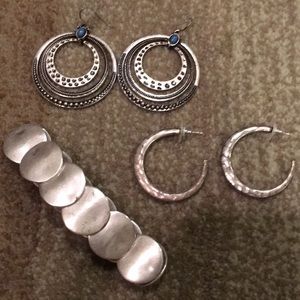 Set of Premier Designs 2 pr. earrings & bracelet